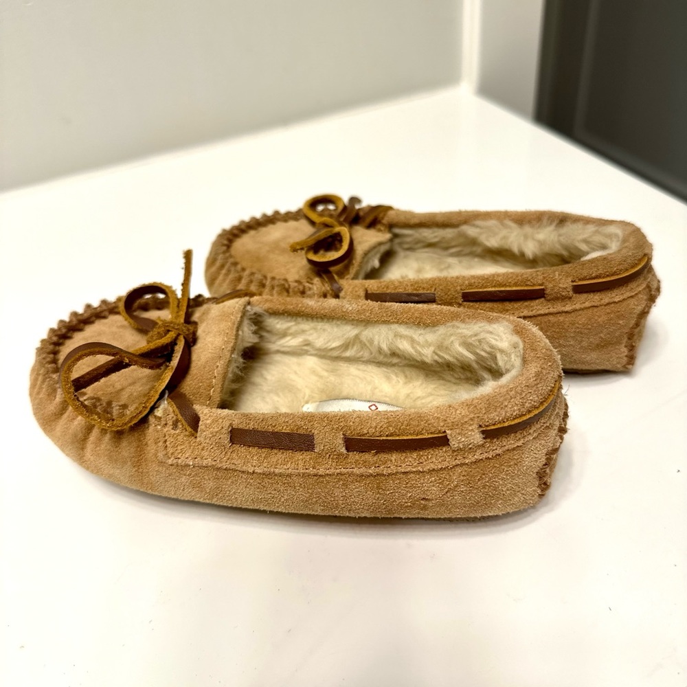 Tan Minnetonka Suede Moccasins Kids- Gender Neutral Size 9
